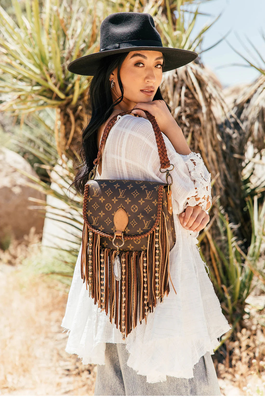 World Traveler-Large- Short Fringe