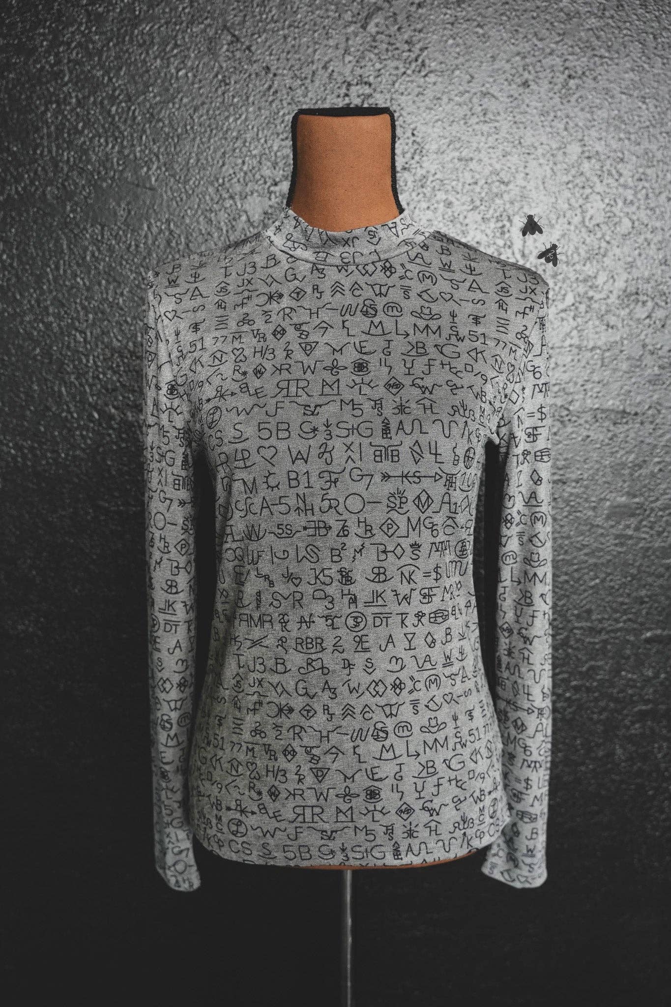 THE BRANDED L/S *CHARCOAL