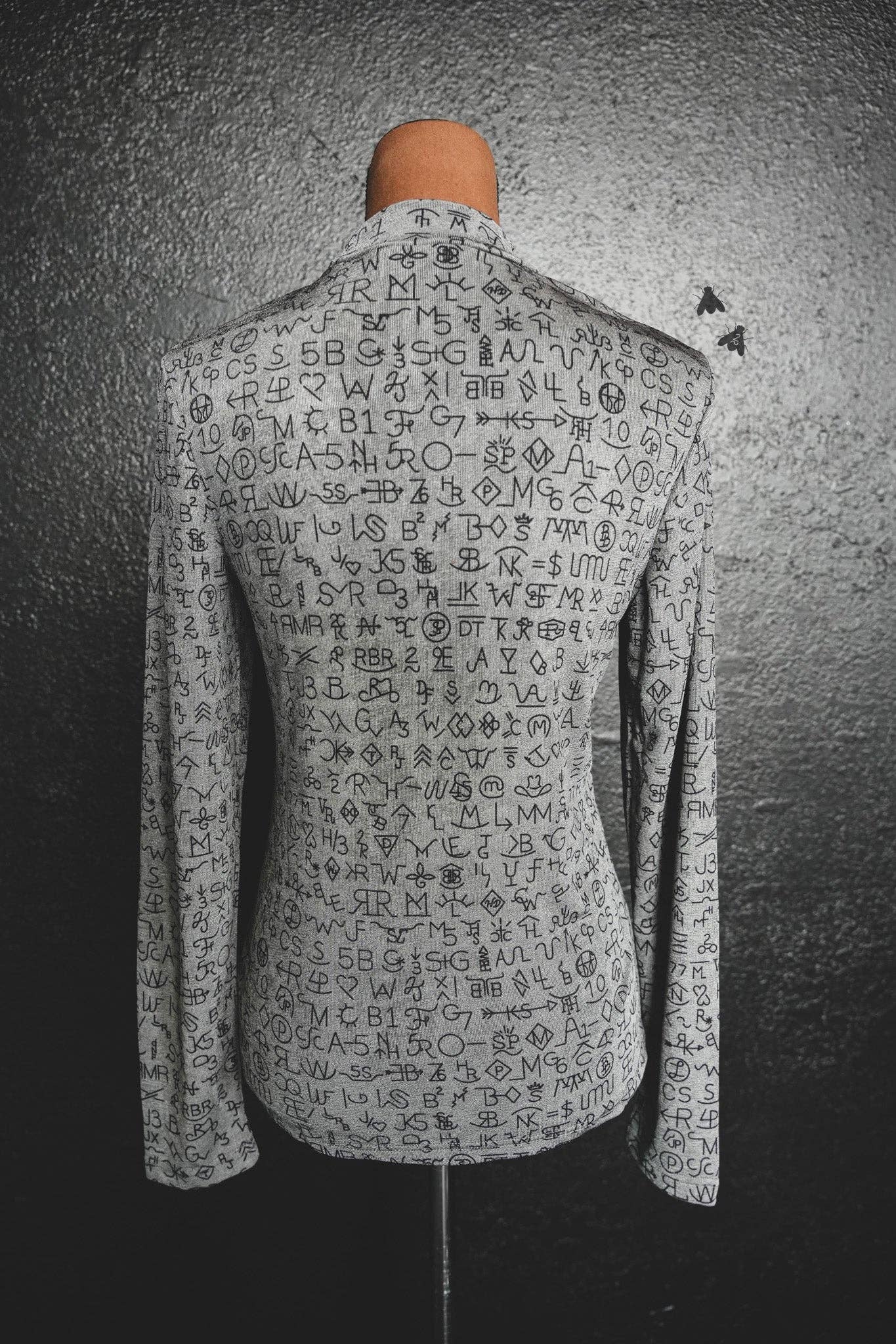 THE BRANDED L/S *CHARCOAL